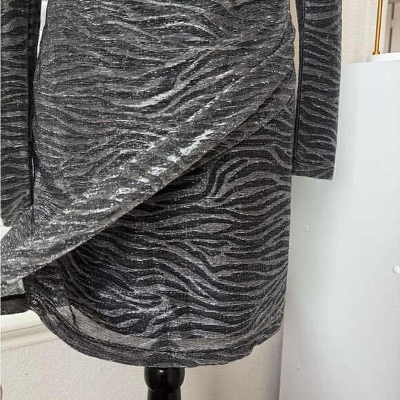 H&M Silver Animal Print‎ Party Mini Dress Size 6 Holiday New Year Wrap V-Neck - Picture 4 of 10